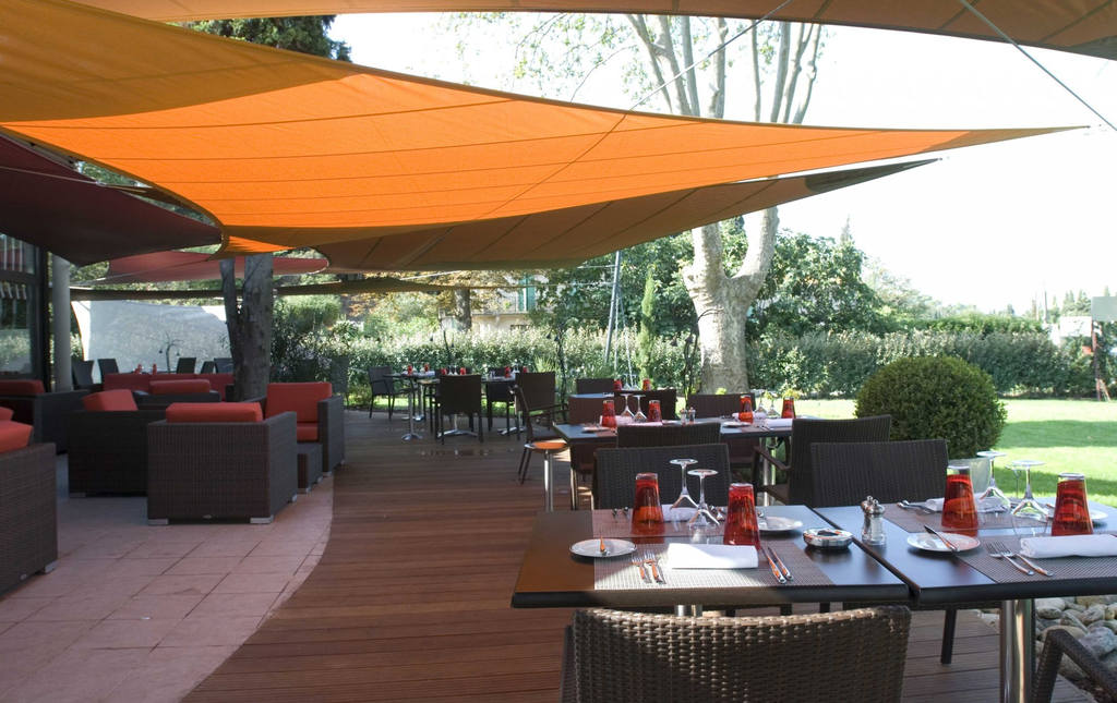 Protection solaire extérieure hotel-restaurant-le-parc-franck-putelat-